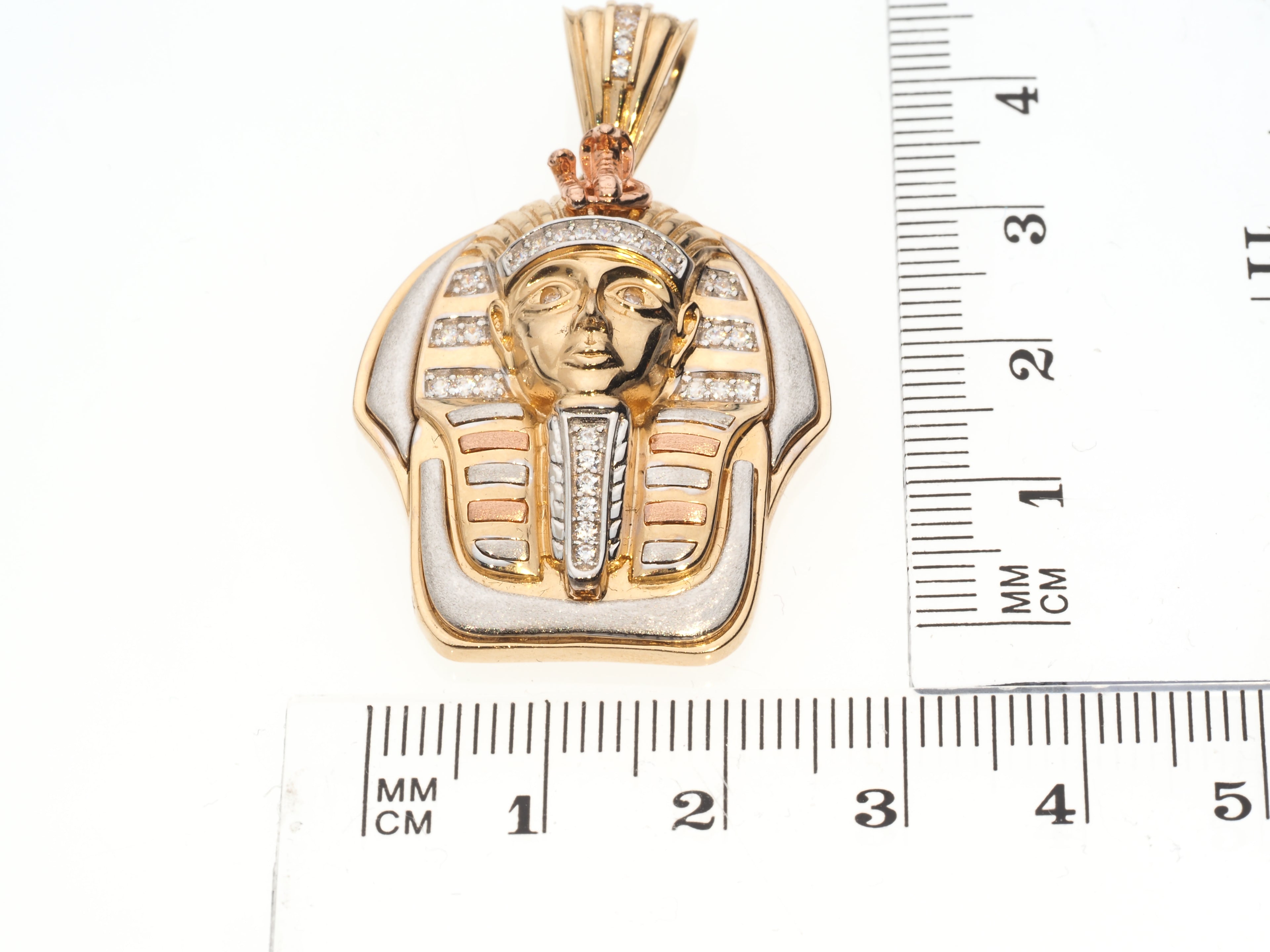 Dazzling 14K Gold Farnon Pendant with Cubic Zirconia |